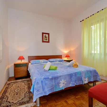 Apartment Irena Ciovo *