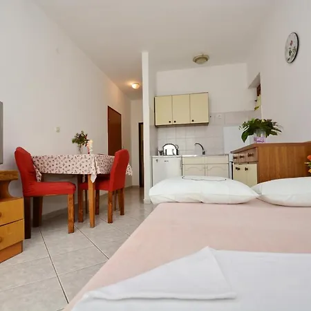 Apartment Irena Ciovo *