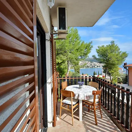 Apartment Irena Ciovo *