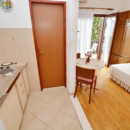 Irena Ciovo Apartment *