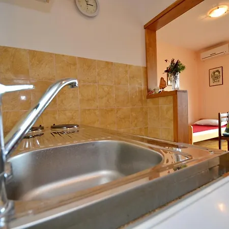 Irena Ciovo Apartment *