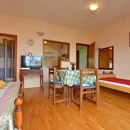 Apartment Irena Ciovo *